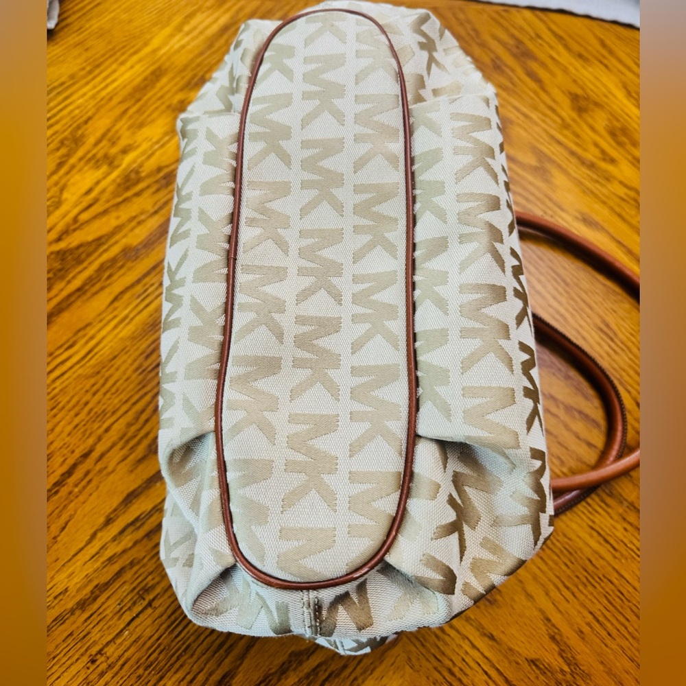 MICHAEL KORS RING TOTE,VANILLA WHITE+BROWN, TASSEL,SHOULDER BAG - Picture 8 of 9